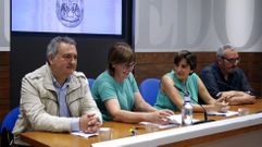 La consejera de Servicios Sociales, Pilar Varela (2i), la edil Ana Rivas (2d), el director general de Vivienda, Ferm�n Bravo (i), y el presidente de la Asociaci�n Alb�niz, Javier Vicente (d), durante la rueda de prensa