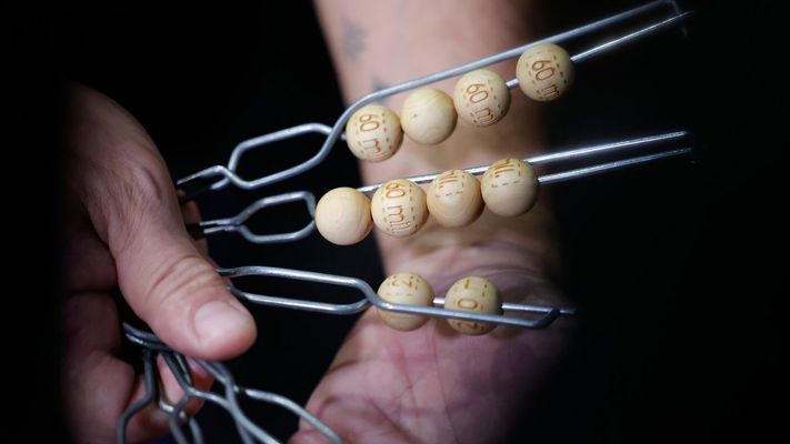 Los n�meros del sorteo de la loter�a de Navidad, en los alambres