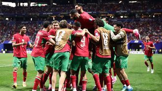Los jugadores de Marruecos haciendo pi�a durante un gol ante Hait�