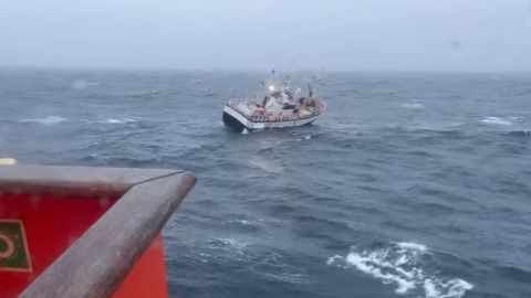 Las adversas condiciones meteorol�gicas impiden a Salvamento Mar�timo acceder al pesquero Itoitz