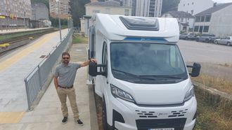 Antonio Rubio Garc�a, con una Joa Camp