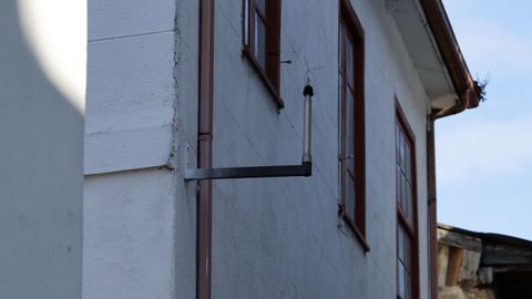 Sonómetro fuera de servicio del Concello en la Praza do Correxidor.