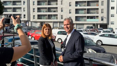 Bea Rey y Rafa Domnguez, este jueves en el prking disuasorio de A Parda