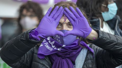 Una mujer en una manifestacin por el 8M, Da Internacional de la Mujer, en Gijn