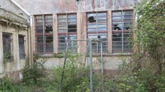 Las im�genes del abandono: as� est� el viejo colegio Leus de Carballo