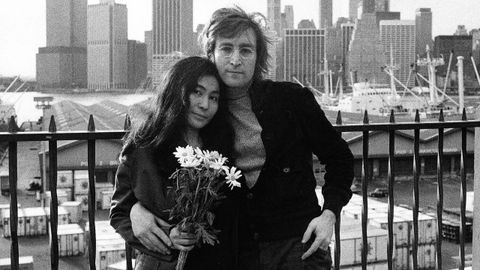 Lennon y Ono en Nueva York, durante una escena del documental Lennon NYC de la serie American Masters