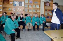 Diego R�os, dando una charla ante integrantes de la asociaci�n lucense ASPNAIS.