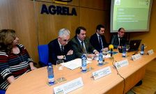 En el centro el presidente de Agrela, Manuel Garc�a, y el alcalde, Carlos Negreira, saluda.