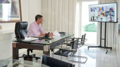 El presidente Pedro S�nchez en una videoconferencia, analizando con sus ministros la situaci�n de Ceuta.