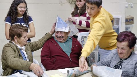 Una tarde compartida entre adolescentes y mayores en la Asociaci�n O Castro