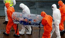 <span lang= es-es >El simulacro.</span> Los profesionales reclaman    que la formaci�n para el �bola incluya simulacros. El 21 de mayo se vivi� uno en el puerto de Vigo. Se hizo p�blica la parte portuaria: un barco llegaba con una           emergencia sanitaria de primer nivel y hab�a que evacuar al paciente. La segunda parte, la que no se vio, consisti� en trasladar al supuesto enfermo a la unidad  del Meixoeiro ahora reservada para el �bola. Pero no participaron los que participar�n en este. 