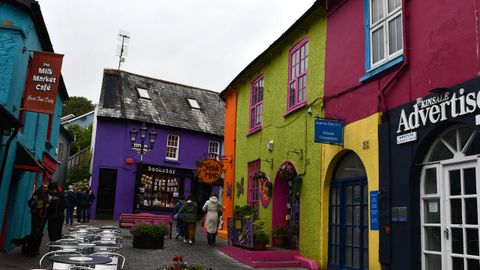 KINSALE. Una de las localidades m�s pintorescas, y m�s recomendables, del condado.