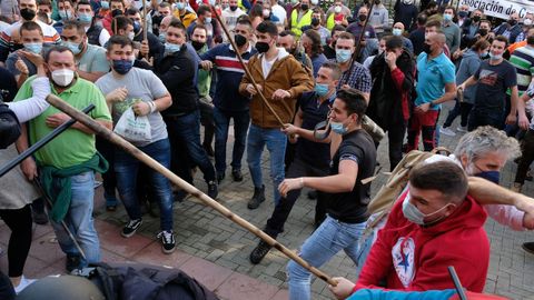 Enfrentamiento entre polic�as y ganaderos