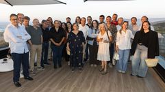 Cristina Viu foi abrazada este luns por compa�eiros e compa�eiras que compartiron con ela oficio e vida. Das s�as primeiras firmas na hemeroteca, unha cr�nica dende Corcubi�n dunha expedici�n de arqueolox�a submarina. Era agosto do ano 1987.