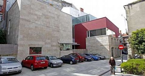 El Centro Galego de Fotograf�a, en el coraz�n del Casco Vello, le ha costado al Concello m�s de 1,5 millones de euros       pero hasta ahora no le ha dado la menor utilidad.