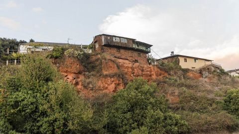 Casas colgando en el frente superior de la antigua explotacin minera