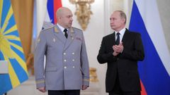 El general Sergu�i Surovikin con el presidente ruso, Vladimir Putin