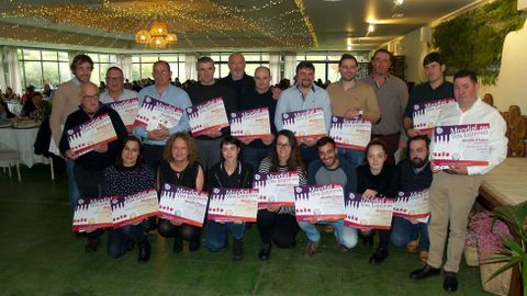 Los bodegueros premiados en Aosta posan con el presidente del consejo regulador