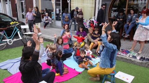 Uni�n de Muchachas celebra una nueva edici�n del Park-ing Day.