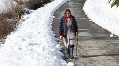 O Cebreiro contina bajo un manto blanco