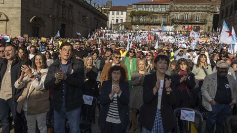 Varios polticos na manifestacin, entre eles, os socialistas Lara Mndez e Jos Ramon Gmez Besteiro, e as nacionalistas Goretti Sanmartn e Ana Pontn