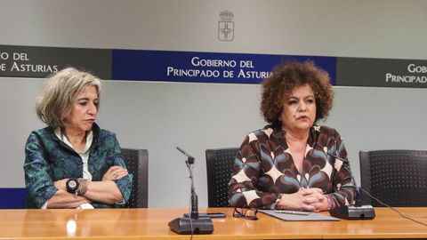 La directora general de Infancia y Familias, Beln Barrero, y la consejera de Derechos Sociales y Bienestar, Marta del Arco,