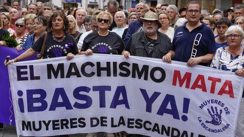 - Llanes despide este jueves con una concentraci�n silenciosa a su vecina Laura, la guardia civil de 50 a�os y madre de tres hijos asesinada por su expareja