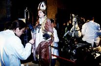 T�cnicos restauradores trabajan en la recuperaci�n de tallas de la catedral de Santiago.