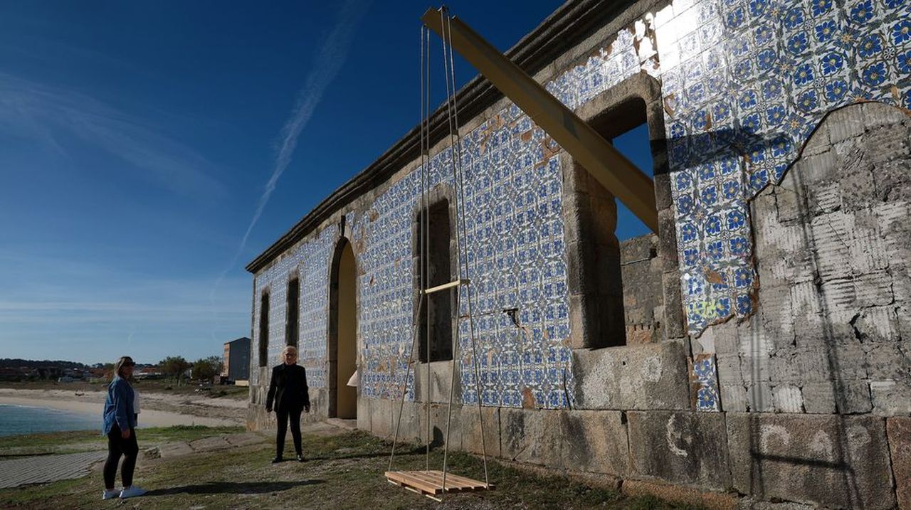 El columpio viral que desde Ribeira se eleva sobre la ría de Arousa