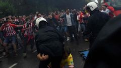 Carga policial en el derbi Sporting-Oviedo