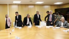 La conselleira Ethel V�zquez, con parte de los asistentes a la reuni�n