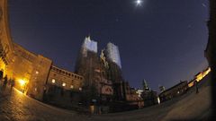 Plaza del Obradoiro y la iluminaci�n exterior de la Ilusminaci�n de la catedral de Santiago apagada enel 2015 denunciando el cambio clim�tico 