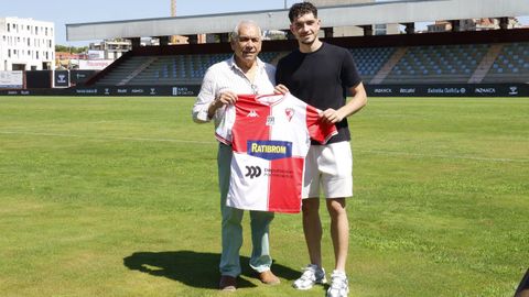 Manuel Abalo present&oacute; ayer a Pedro Gonz&aacute;lez.