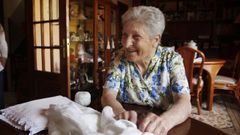 Preciosa Quib�n, haciendo ganchillo, una de sus pasiones