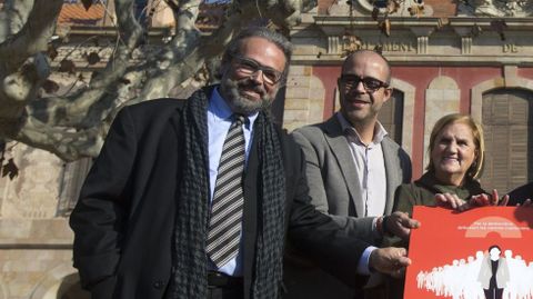 TESTIGOS | En el centro de la imagen, Miquel Buch, de la asociaci�n catalana de municipios.