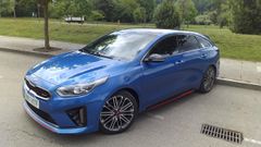 Uno de los modelos que ayer fueron presentados por Kia a la prensa asturiana en Gij�n.