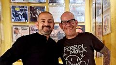 Luis Mera, a la izquierda de la imagen, con el propietario de la tienda de disco Dig It Records. 