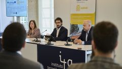 De izquierda a derecha, Rosa M� Rengel (INTA), Santiago Rodr�guez Charl�n (ITG) y Ricardo Barbosa (Inegi) esta ma�ana en el acto de clausura del proyecto Agerar II.