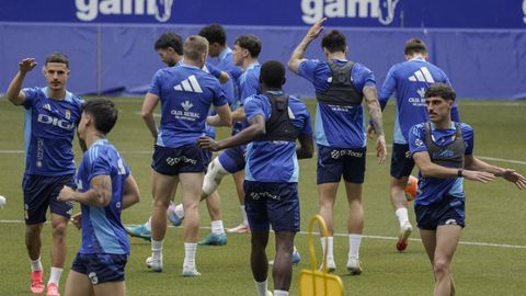 Entrenamiento del Real Oviedo este jueves en el Estadio Carlos Tartiere en Oviedo, de cara al partido de este sbado ante el Mirands
