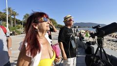 Personas viendo el eclipse solar total.