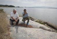 Dos representantes vecinales participaron en el deslinde que hizo el lunes Sanxenxo. 