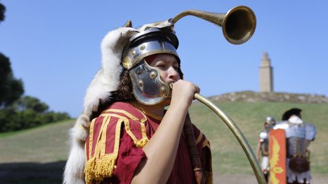 Ave Crunia recrea el pasado romano de la ciudad en la torre de H&eacute;rcules
