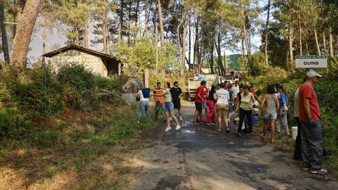 Incendio forestal en Meln, entre las aldeas de Quins y Vilaverde