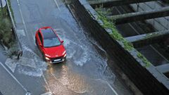 Los charcos en la auotopisa a su paso por Teis son habituales