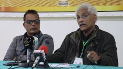 Abdelkader Taleb Omar (derecha), miembro de la presidencia del congreso del Frente Polisario, durante la conferencia de prensa de este martes.