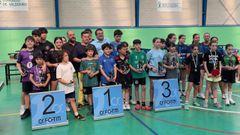 Participantes en el gallego de tenis de mesa en el Concello de Valdovi�o