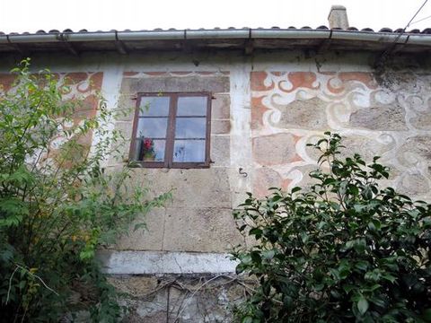 A chamada Casa dos Carbaxales, en Paderne �na parroquia de Muradelle� foi propiedade da familia de Juana Garc�a Carbajal. Nunha dependencia deste mesmo edificio existiu tam�n un obradoiro de fabricaci�n de camp�s que foi moi co�ecido na comarca