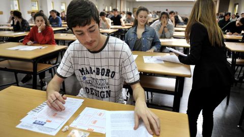 La CIUG entrega las etiquetas de cada alumno y las hojas de examen, que deben devolverse siempre, aunque no se haya escrito nada en ellas