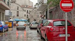 El Concello reforzó las señales para prohibir el acceso a la zona peatonal de coches no autorizados.