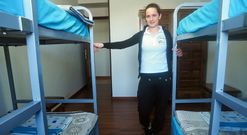 Isabel, la hija de �ngel Rodr�guez, ayer en las dependencias del albergue Flavia de Padr�n. 